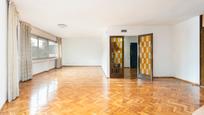 Sala d'estar de Apartament en venda en  Barcelona Capital amb Terrassa, Balcó i Alarma