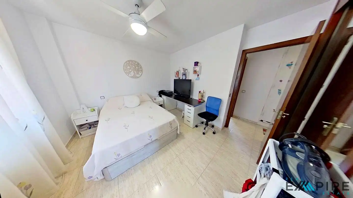 Casa aparellada amb piscina en venda a Avenida Acacias, imagen 15