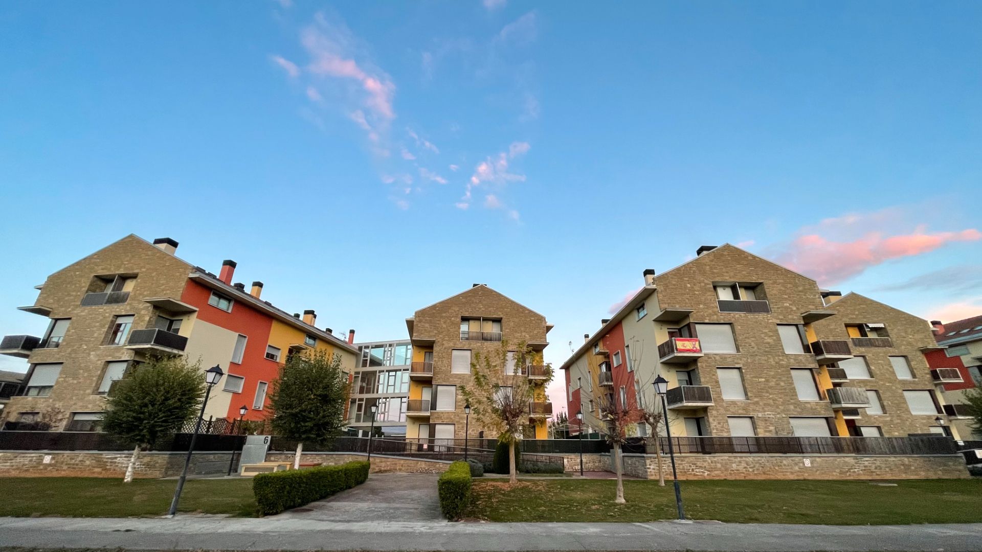 Exterior view of Apartment for sale in Puente la Reina de Jaca  with Heating, Parquet flooring and Storage room