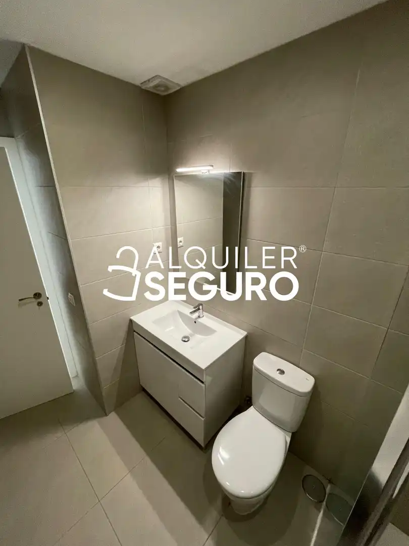 Bany de Pis de lloguer en Madrid amb Aire condicionat i Calefacció