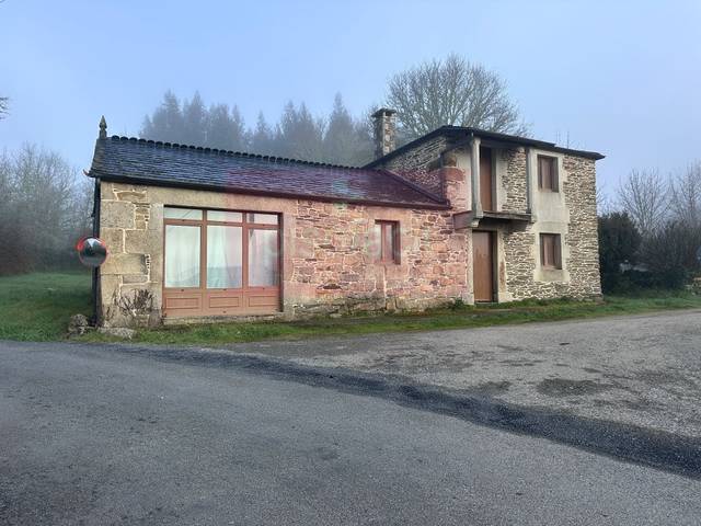 Casa-chalet en Venta en Outeiro de Rei