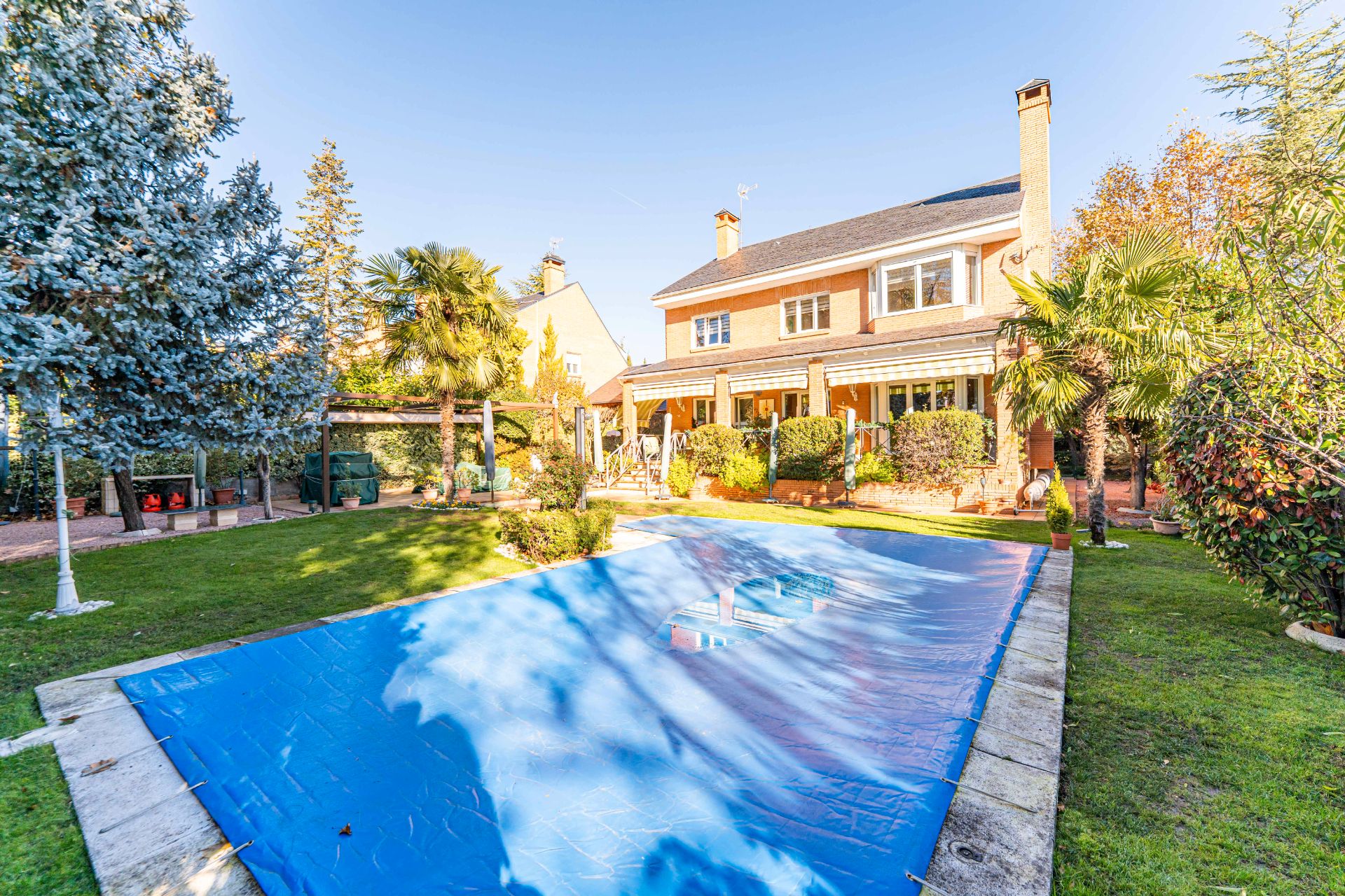 Piscina de Casa adosada en venda en Torrelodones amb Calefacció, Jardí privat i Terrassa
