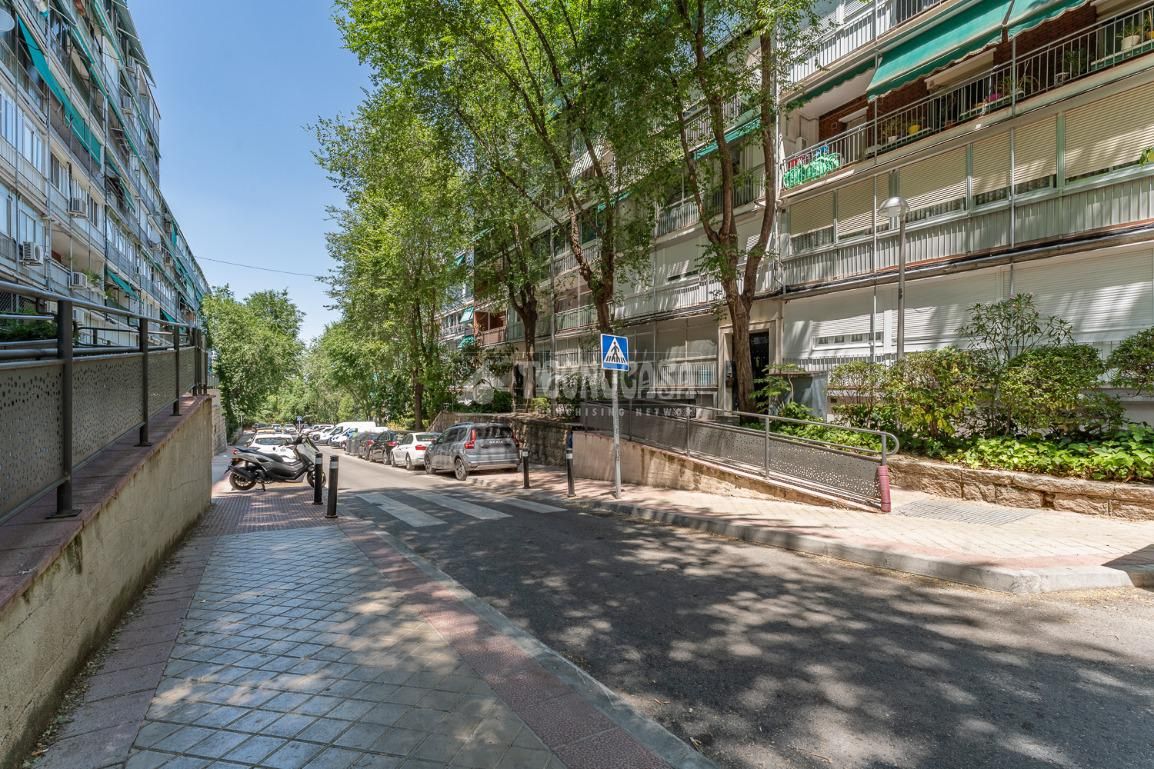 Exterior view of Flat for sale in  Madrid Capital  with Heating