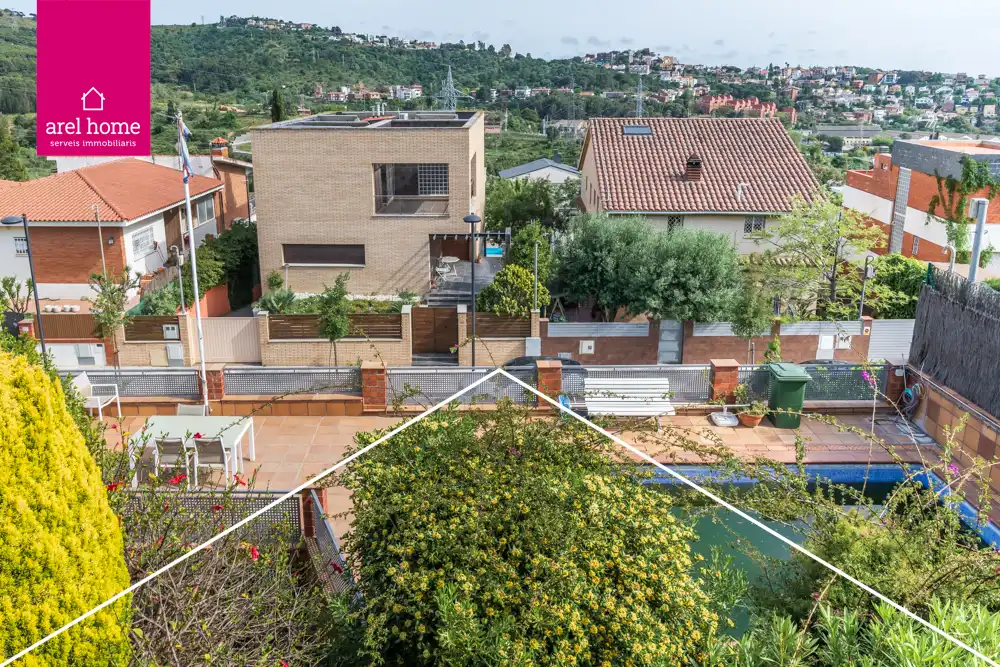 Houses for sale in Sant Just Desvern  with Heating, Private garden and Parquet flooring