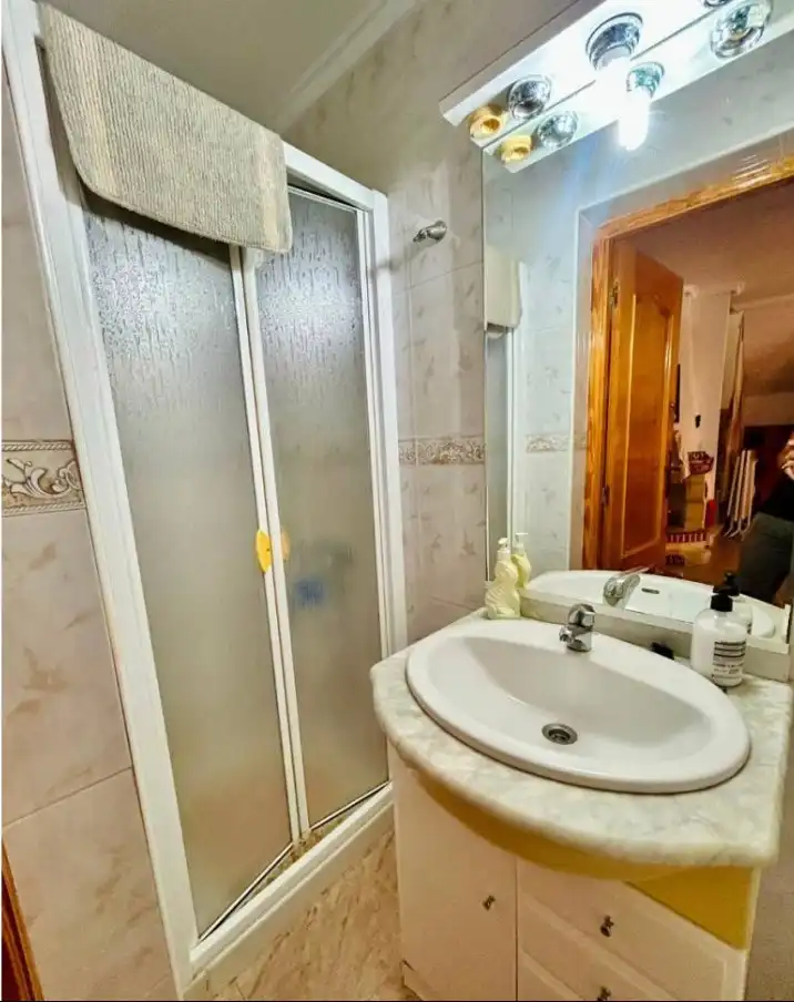 Baño de Dúplex en venta en Torrevieja con Terraza y Amueblado