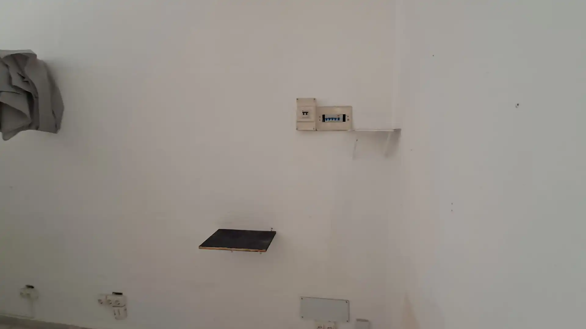 Commercial properties for sale in Fuengirola  with Air Conditioner and Alarm