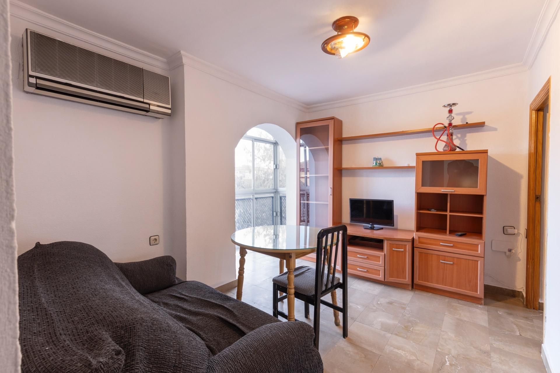 Dormitori de Pis en venda en  Granada Capital amb Aire condicionat