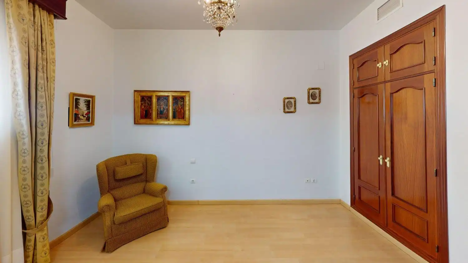 Living room of Flat for sale in Sevilla  with Air Conditioner, Heating and Balcony