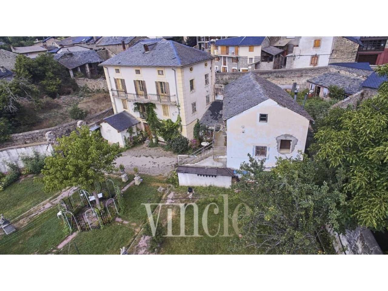 Building for sale in Ger