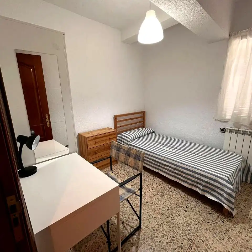 Appartamento con terrazza in affitto a Calle Daoiz, imagen 4