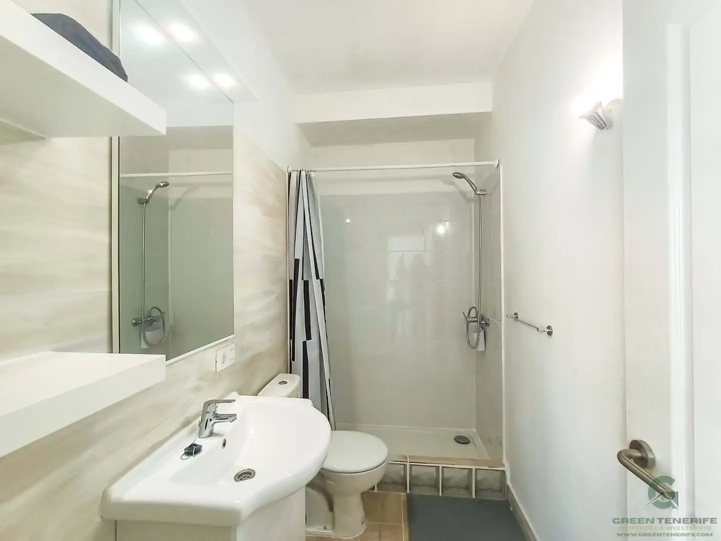 Baño de Piso de alquiler en Guía de Isora con Terraza y Amueblado