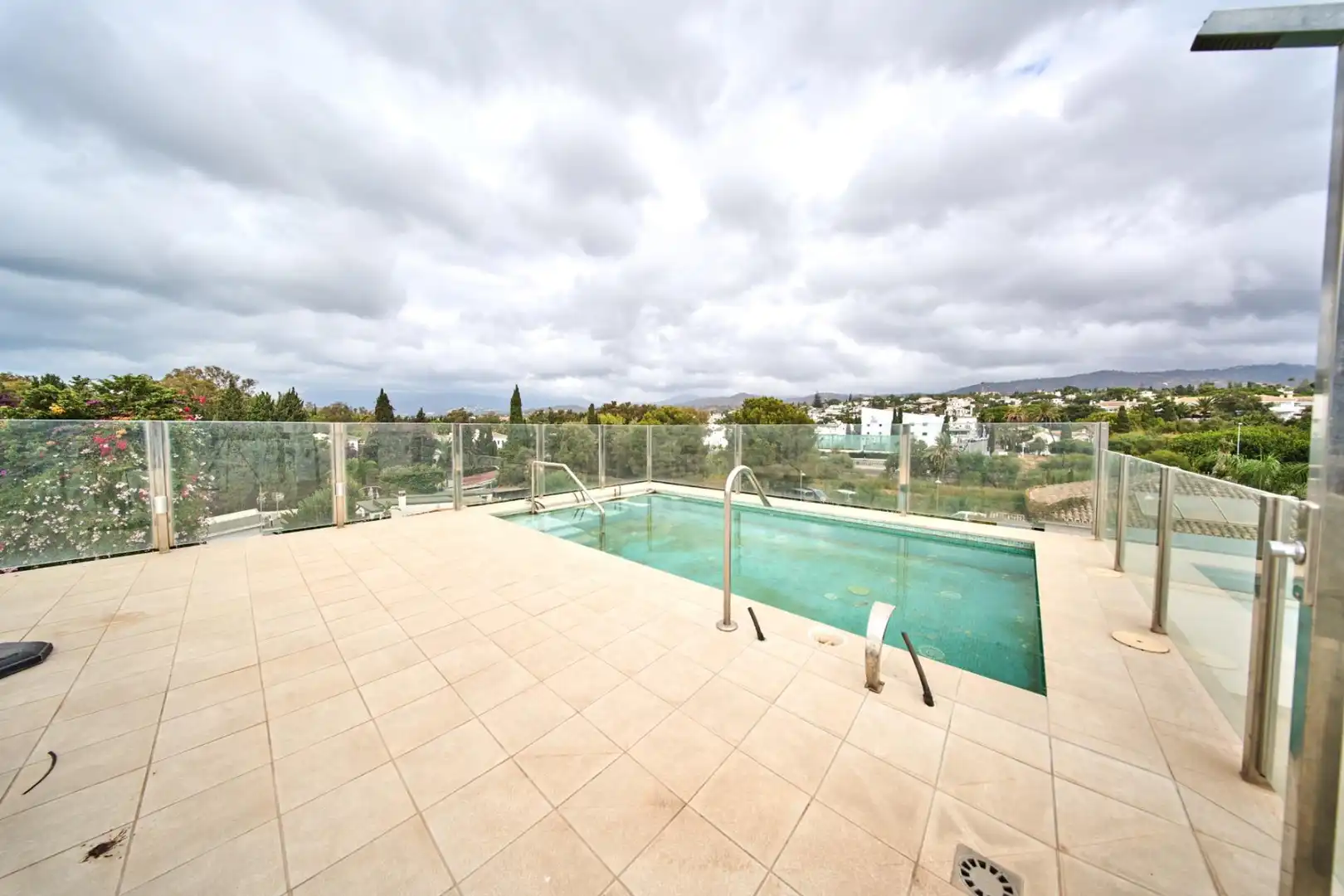 Piscina de Casa o xalet en venda en Marbella amb Jardí privat, Terrassa i Traster