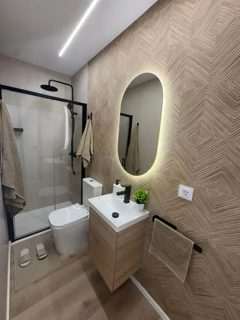Badezimmer von Wohnung zum Verkauf in Sevilla mit Klimaanlage, Möbliert und Ofen
