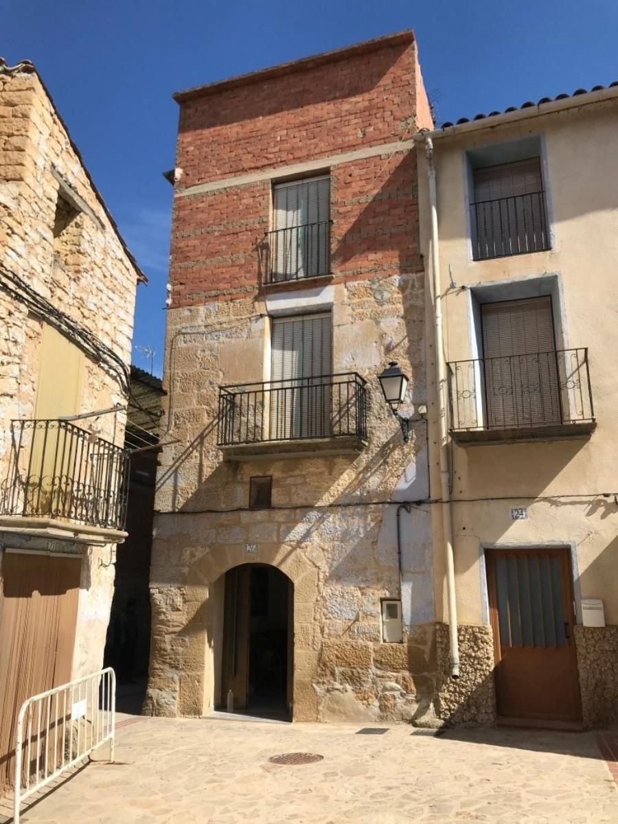 Vista exterior de Casa adosada en venda en Valdeltormo amb Traster, Moblat i Forn