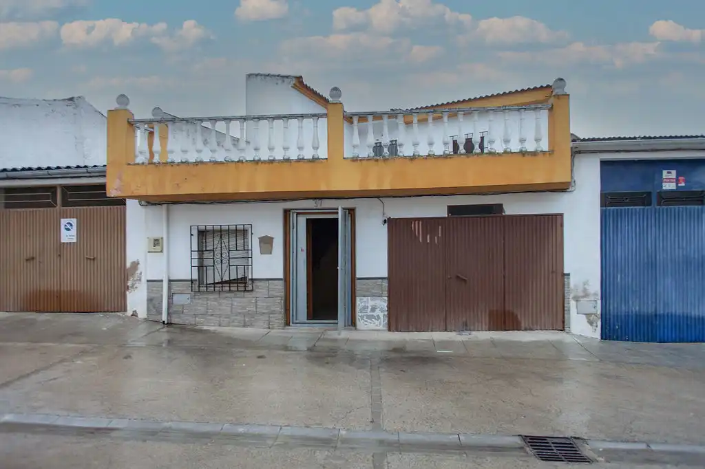 Casa adosada en venta en C/ Molinillos, Alcaudete