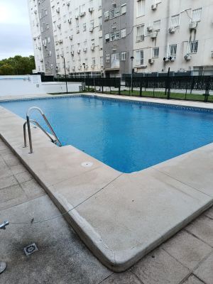 Swimming pool of Flat for sale in  Sevilla Capital  with Air Conditioner, Storage room and Furnished