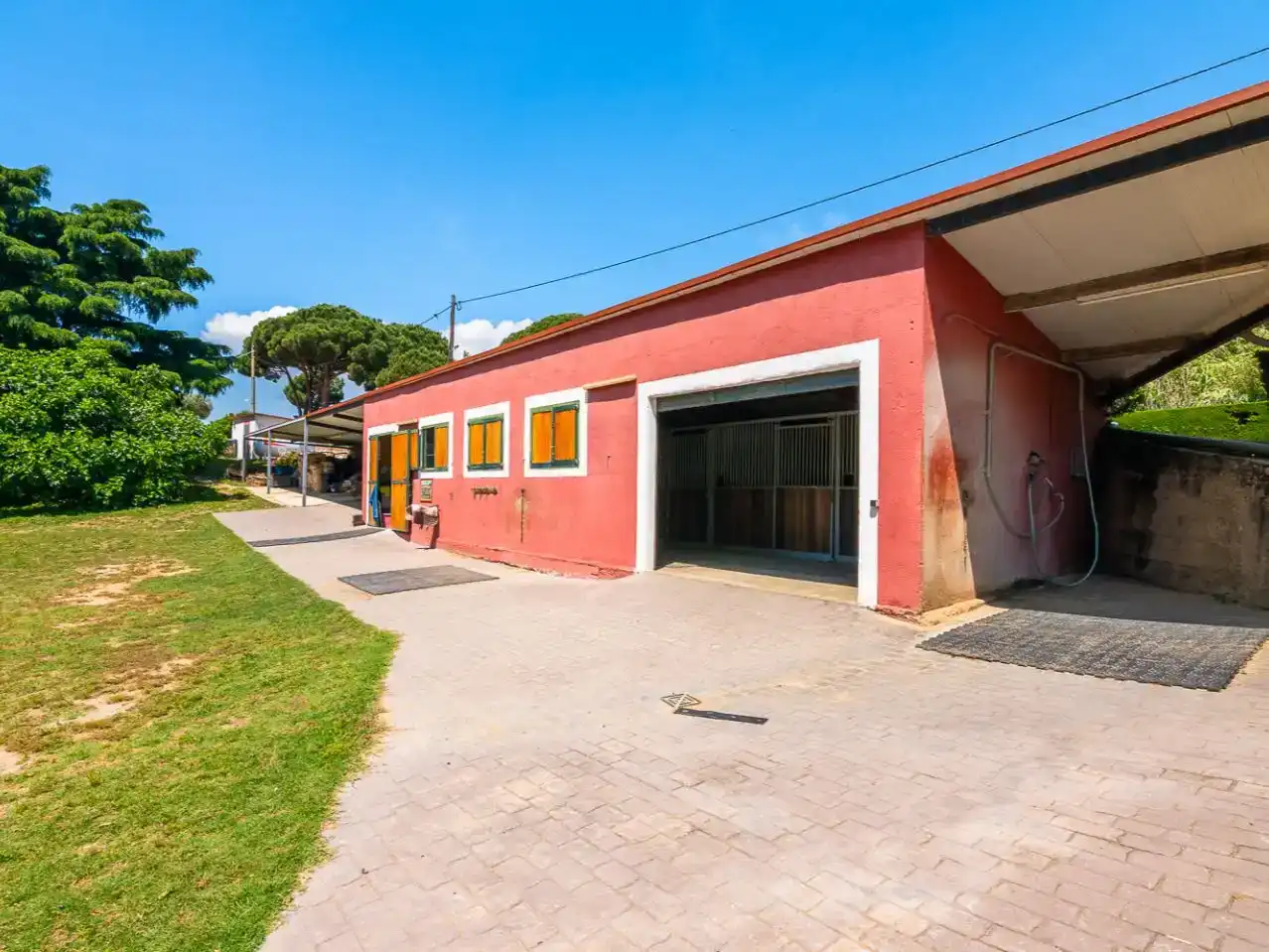Vista exterior de Planta baixa en venda en Argentona amb Aire condicionat, Terrassa i Piscina