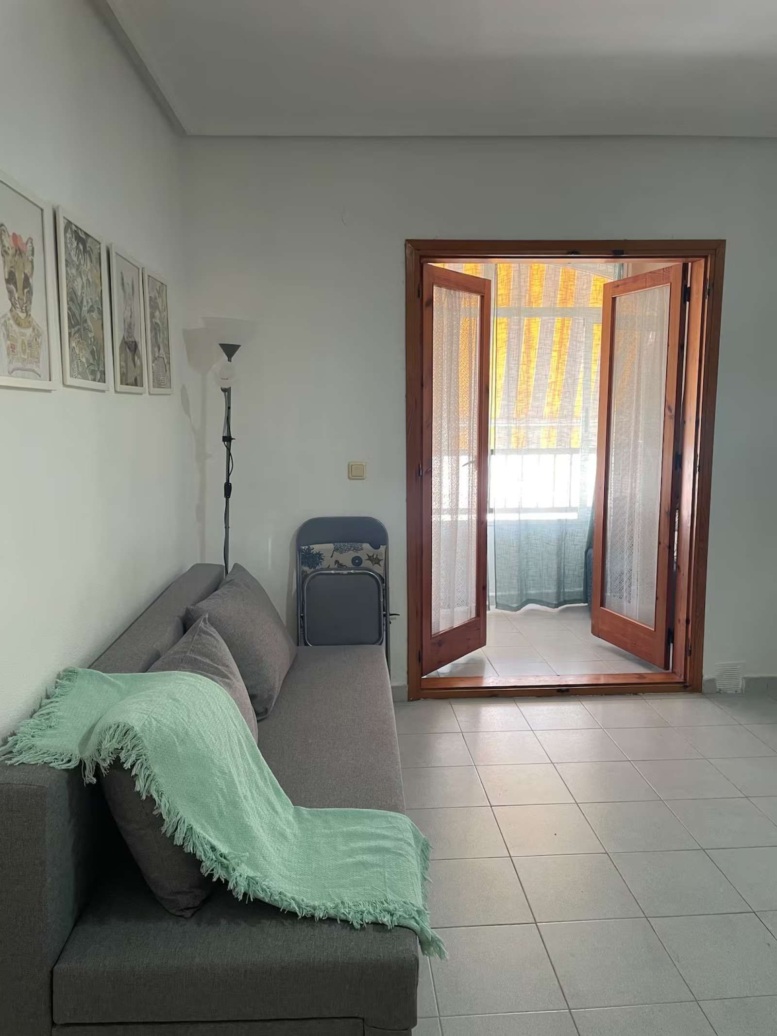 Dormitori de Estudi per a compartir en Torrevieja amb Aire condicionat, Terrassa i Moblat