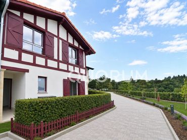 Maison mitoyenne avec jardin à vendre à Calle Calle Arritugane