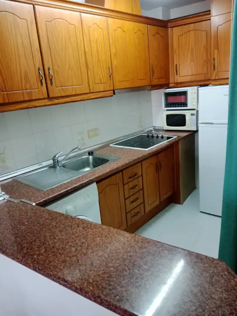 Küche von Wohnung zum Verkauf in Torrevieja mit Klimaanlage, Terrasse und Balkon