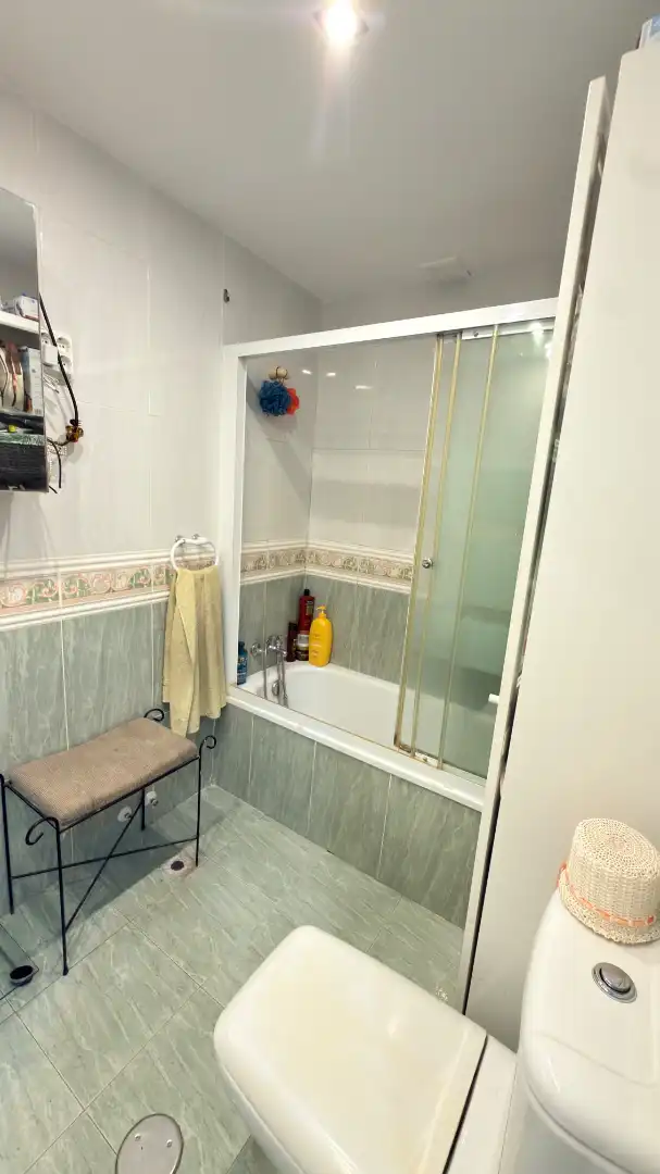 Bany de Pis en venda en Fuengirola amb Aire condicionat, Calefacció i Terrassa