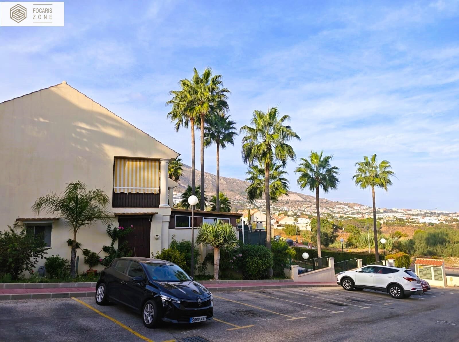 Vista exterior de Dúplex de lloguer en Benalmádena amb Aire condicionat, Jardí privat i Terrassa