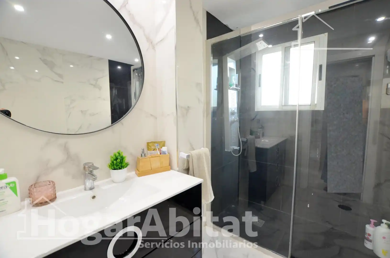 Bathroom of Flat for sale in Mutxamel  with Air Conditioner, Heating and Terrace