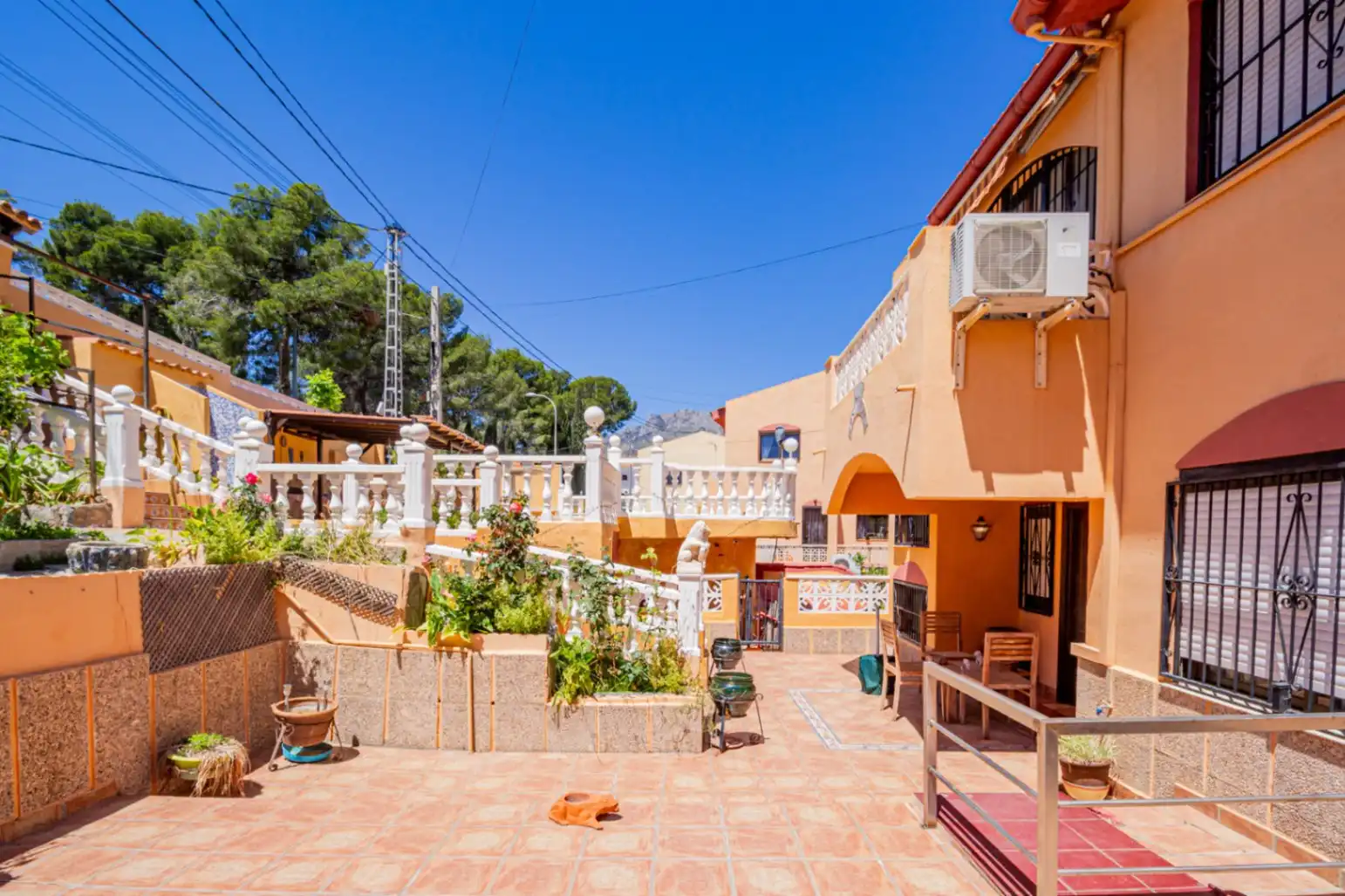 Vista exterior de Casa o chalet en venta en La Nucia con Aire acondicionado, Calefacción y Terraza