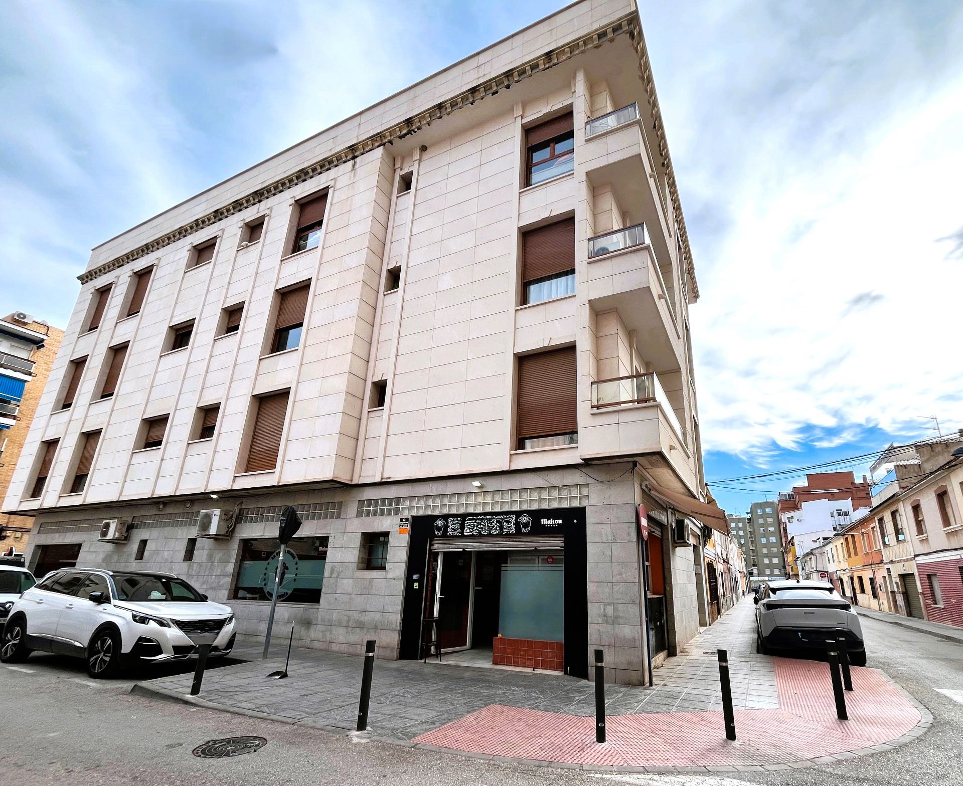 Vista exterior de Local en venda en Orihuela amb Internet