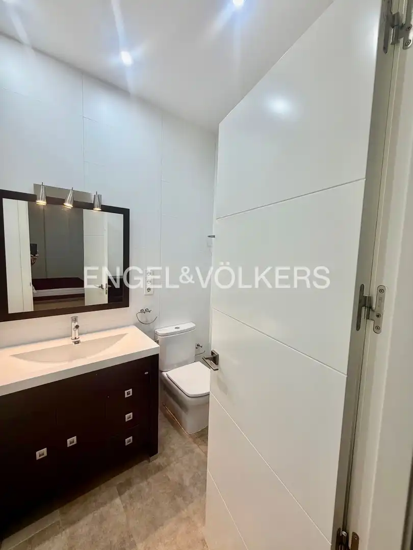 Badezimmer von Wohnung zur Miete in Madrid mit Heizung, Möbliert und Balkon