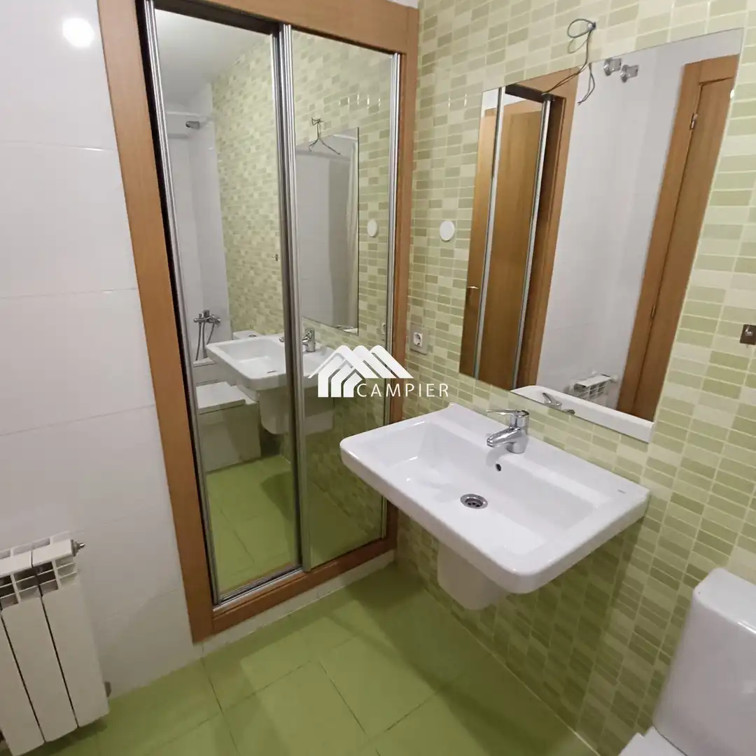 Baño de Piso en venta en Albacete con Calefacción, Terraza y Trastero