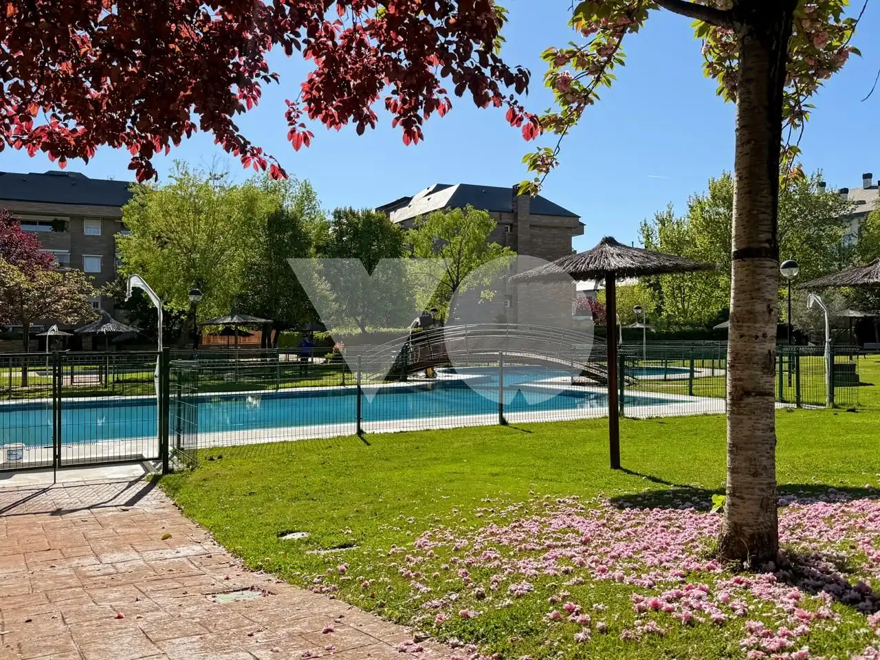 Schwimmbecken von Erdgeschoss zur Miete in Majadahonda mit Heizung, Privatgarten und Terrasse
