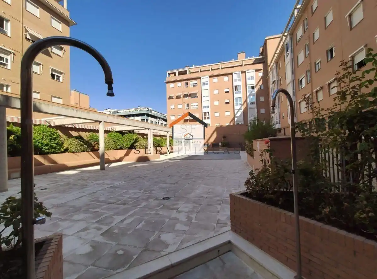 Vista exterior de Piso de alquiler en Madrid con Aire acondicionado, Calefacción y Parquet