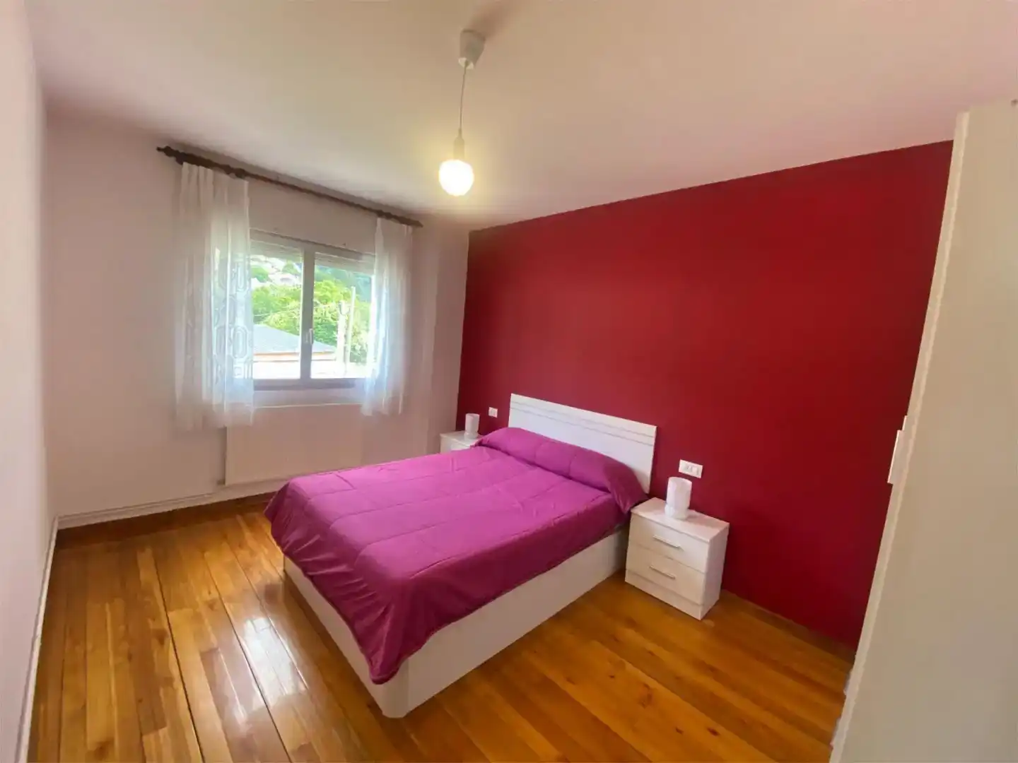 Schlafzimmer von Wohnung zur Miete in Mondoñedo mit Balkon