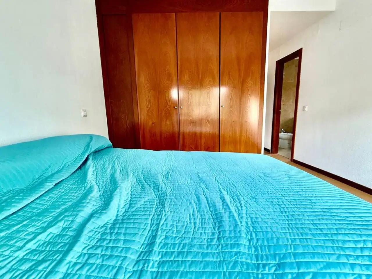 Habitación de Casa adosada en venta en Bargas con Calefacción, Jardín privado y Alarma