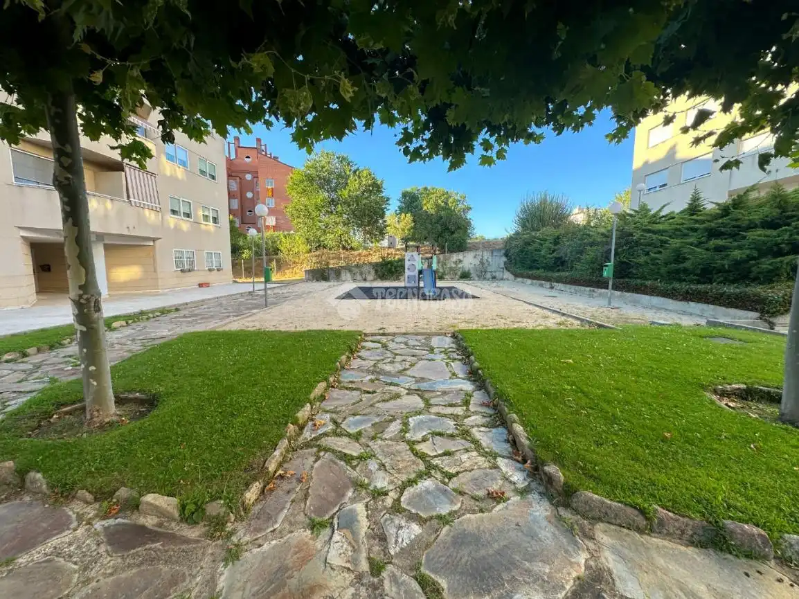 Vista exterior de Pis en venda en Collado Villalba amb Calefacció, Terrassa i Traster