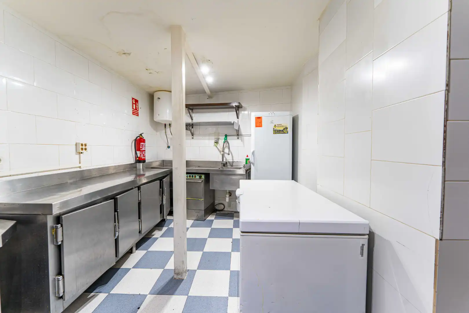 Cuina de Local en venda en Robledo de Chavela amb Aire condicionat, Calefacció i Alarma
