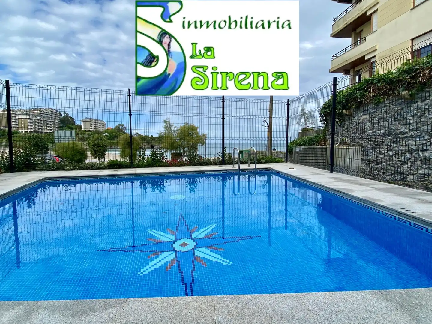 Piscina de Piso de alquiler en Castro-Urdiales con Calefacción, Terraza y Amueblado