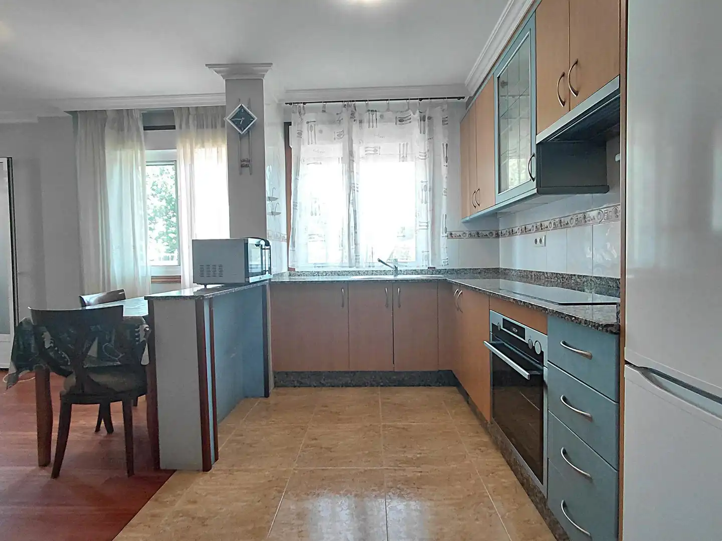 Cocina de Planta baja de alquiler en Vilagarcía de Arousa con Amueblado
