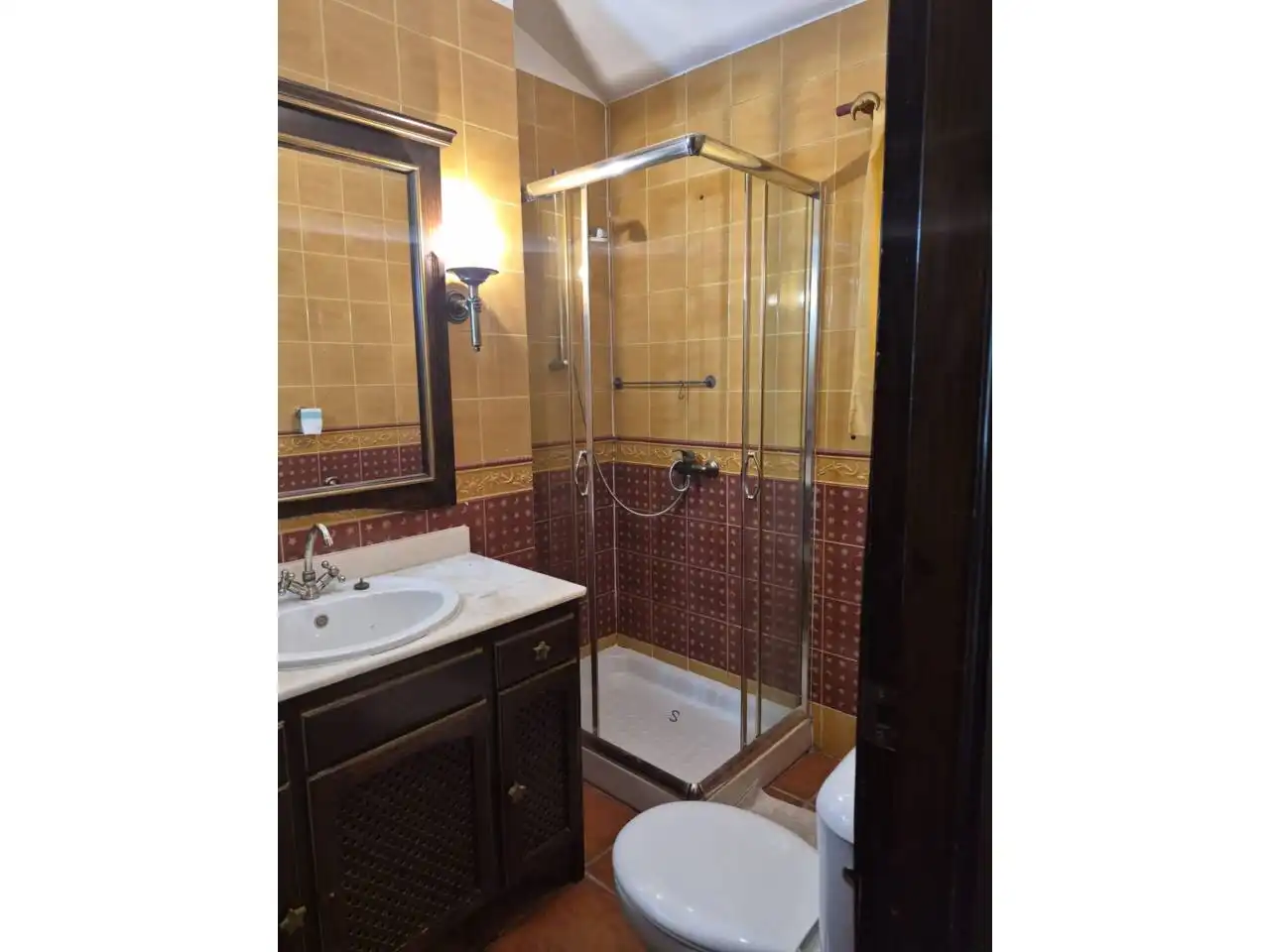 Bathroom of Houses for rent in Carmona  with Air Conditioner, Heating and Private garden