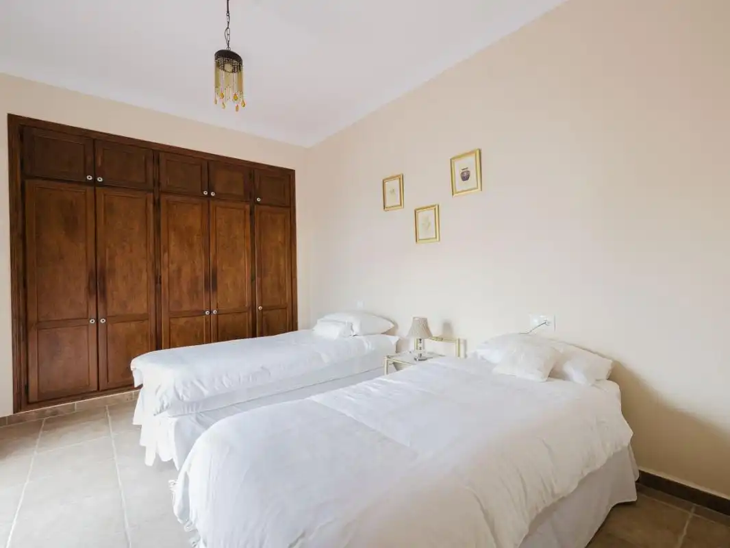 Dormitori de Casa o xalet en venda en Alhaurín El Grande amb Aire condicionat, Calefacció i Jardí privat