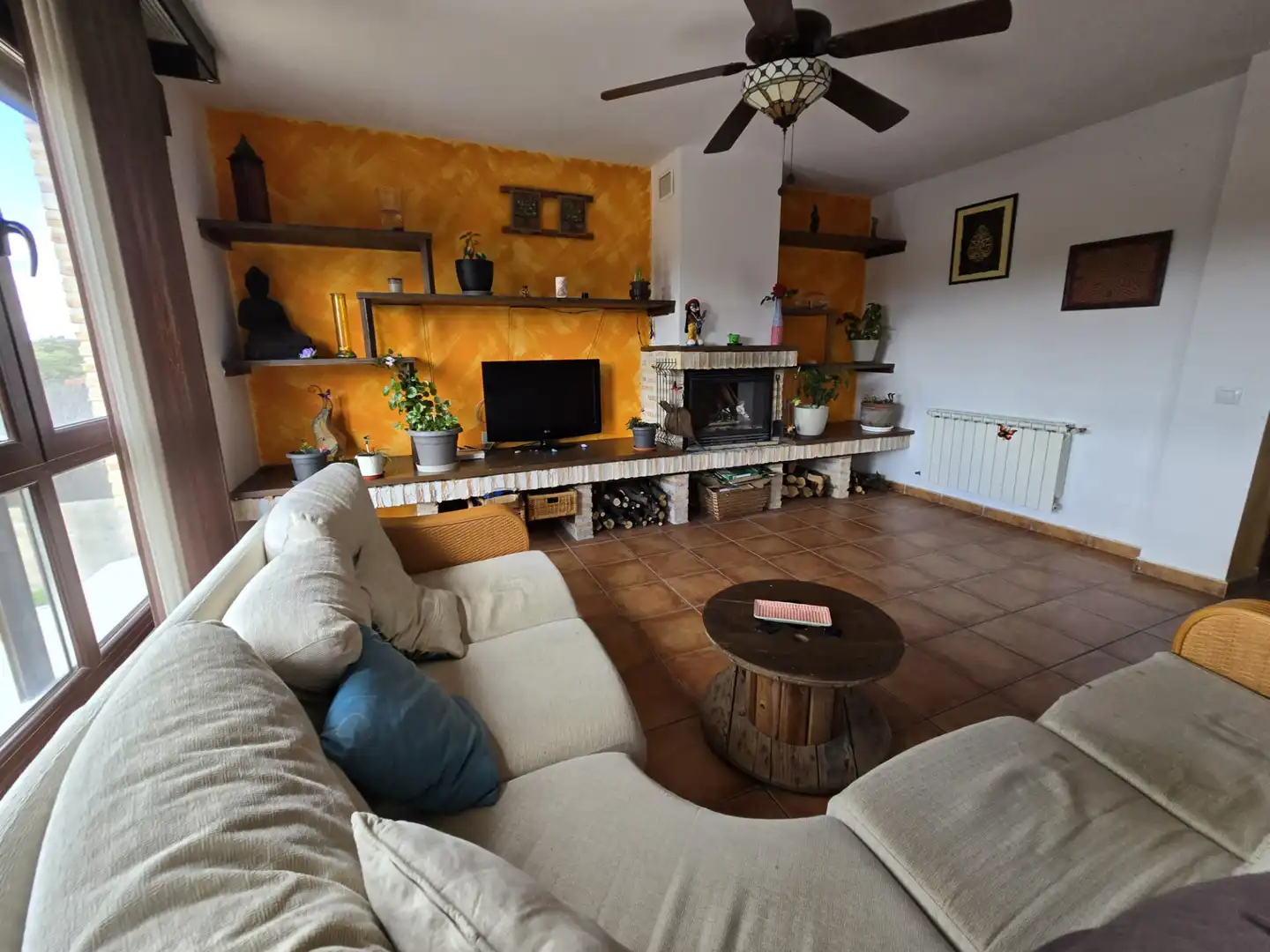 Sala d'estar de Casa o xalet en venda en Chiloeches amb Calefacció, Jardí privat i Piscina