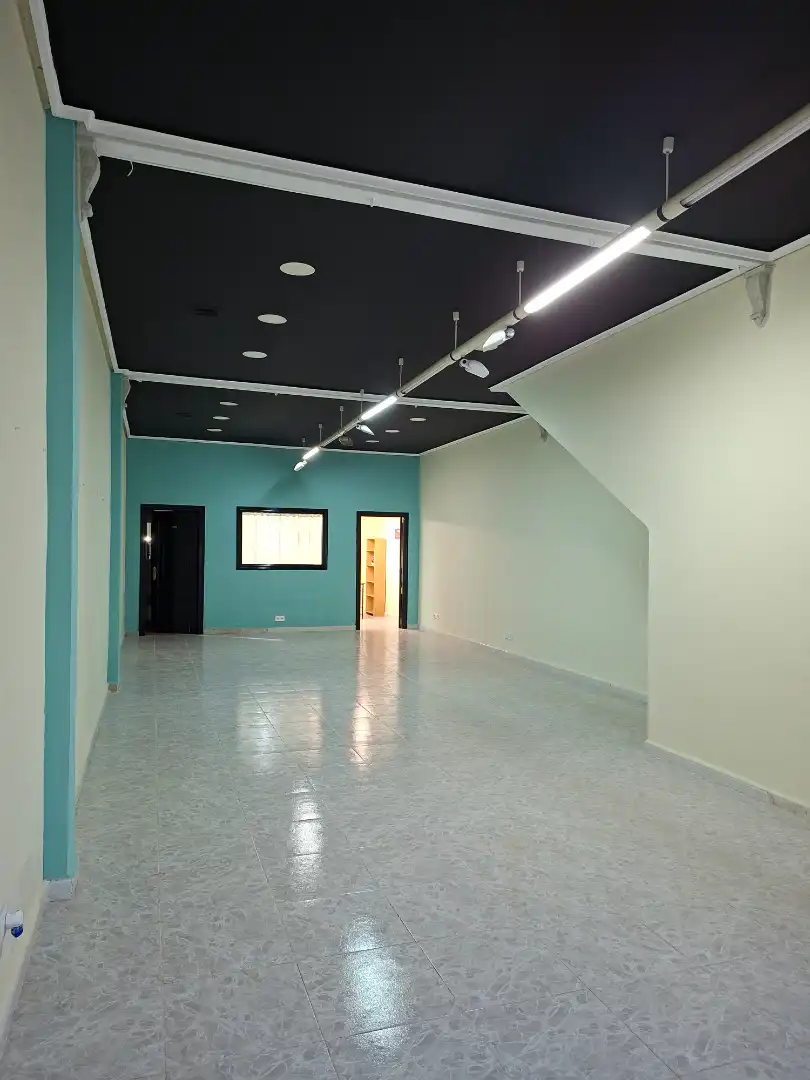 Local comercial en alquiler en Avenida Padre Carlos Ferris 68, imagen 2