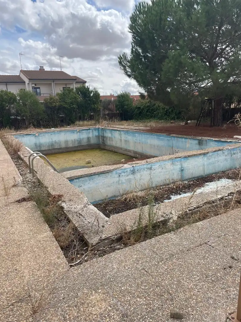 Piscina de Nave industrial en venta en Cigales