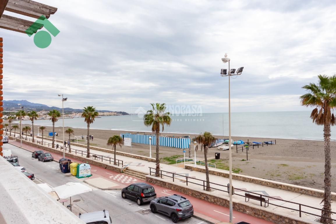 Vista exterior de Casa adosada en venda en Vélez-Málaga amb Terrassa