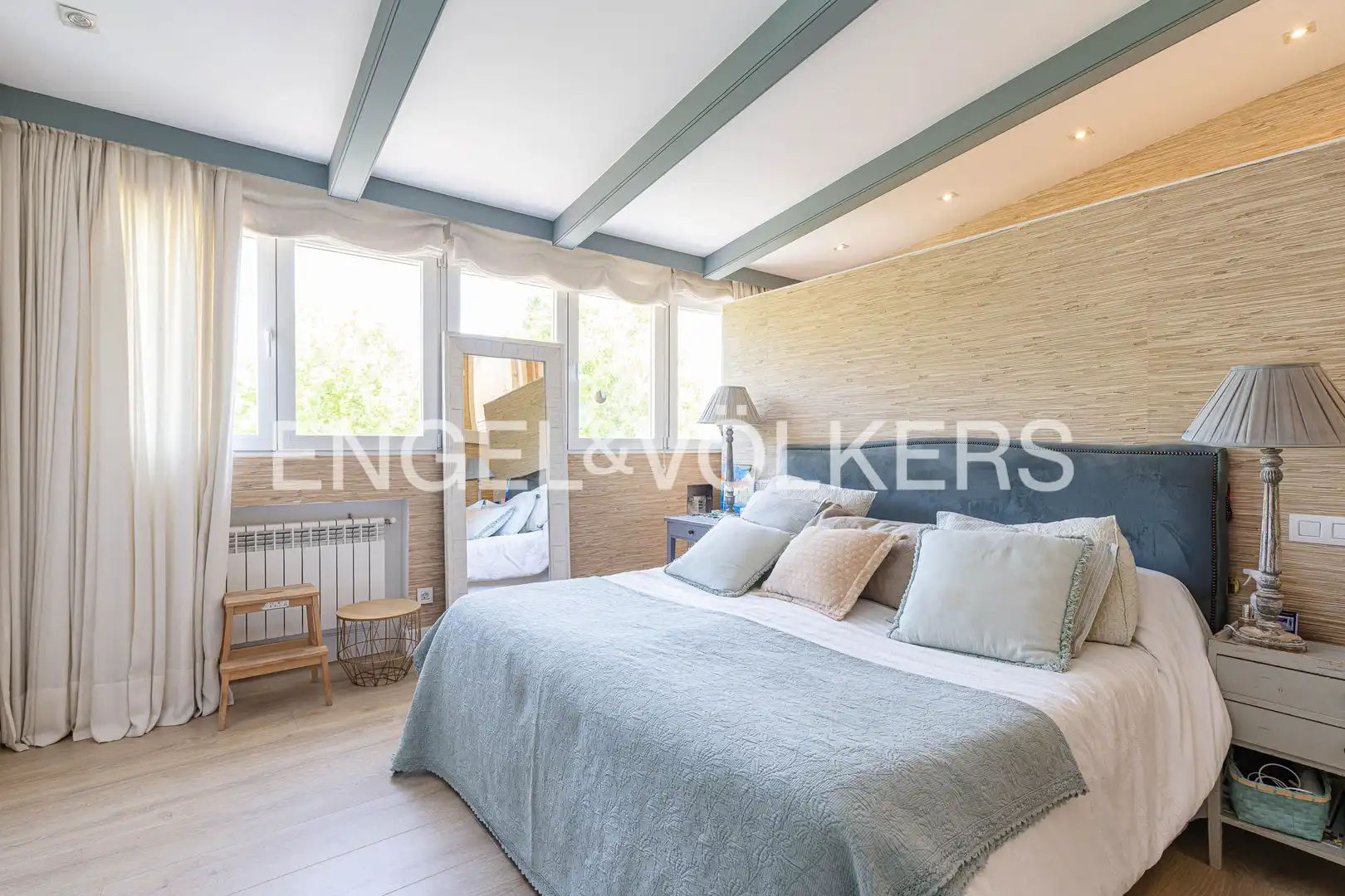 Habitación de Casa adosada en venta en Madrid con Aire acondicionado, Calefacción y Jardín privado