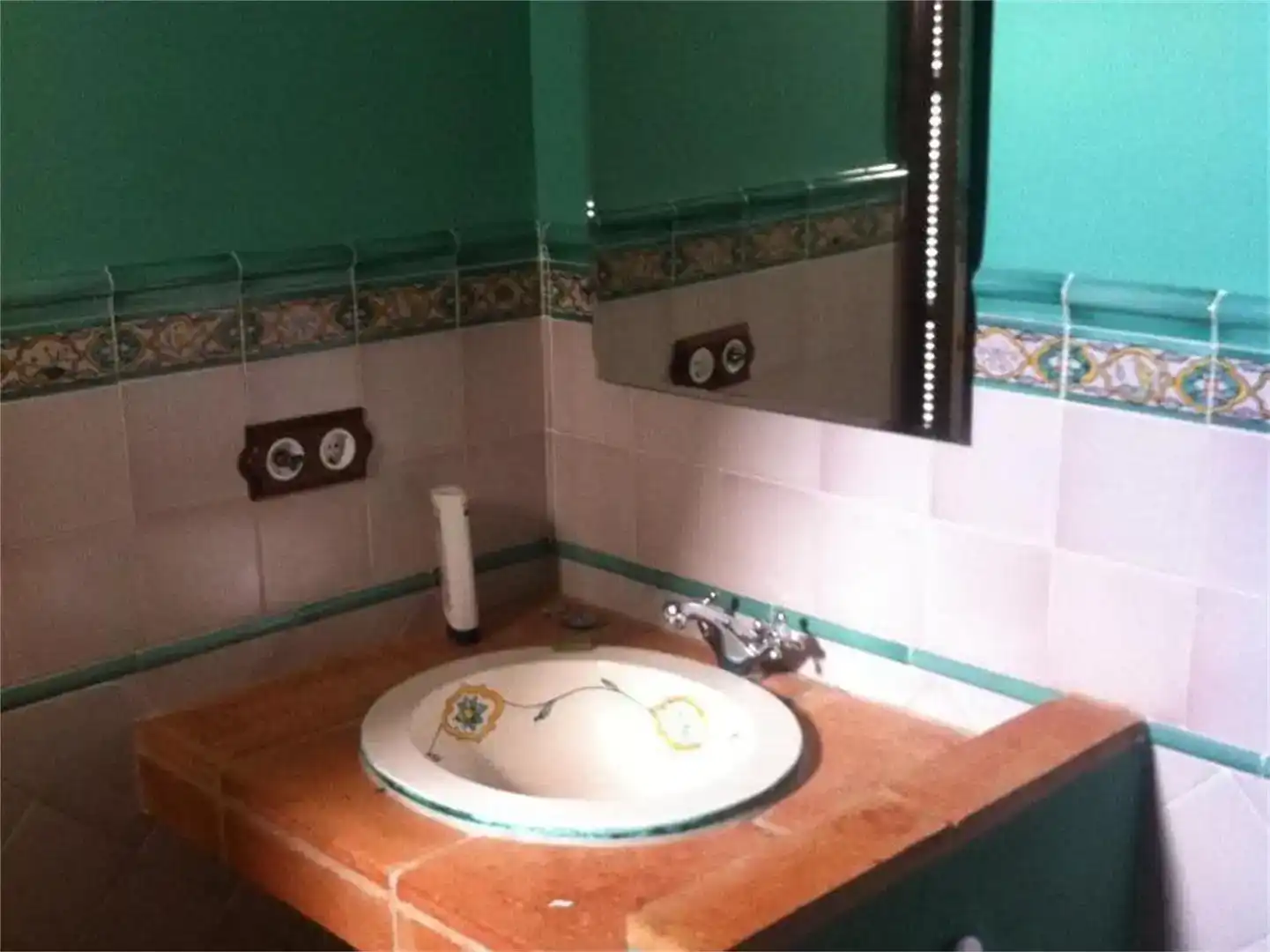 Baño de Local en venta en Castilblanco de los Arroyos con Aire acondicionado, Parquet y Amueblado