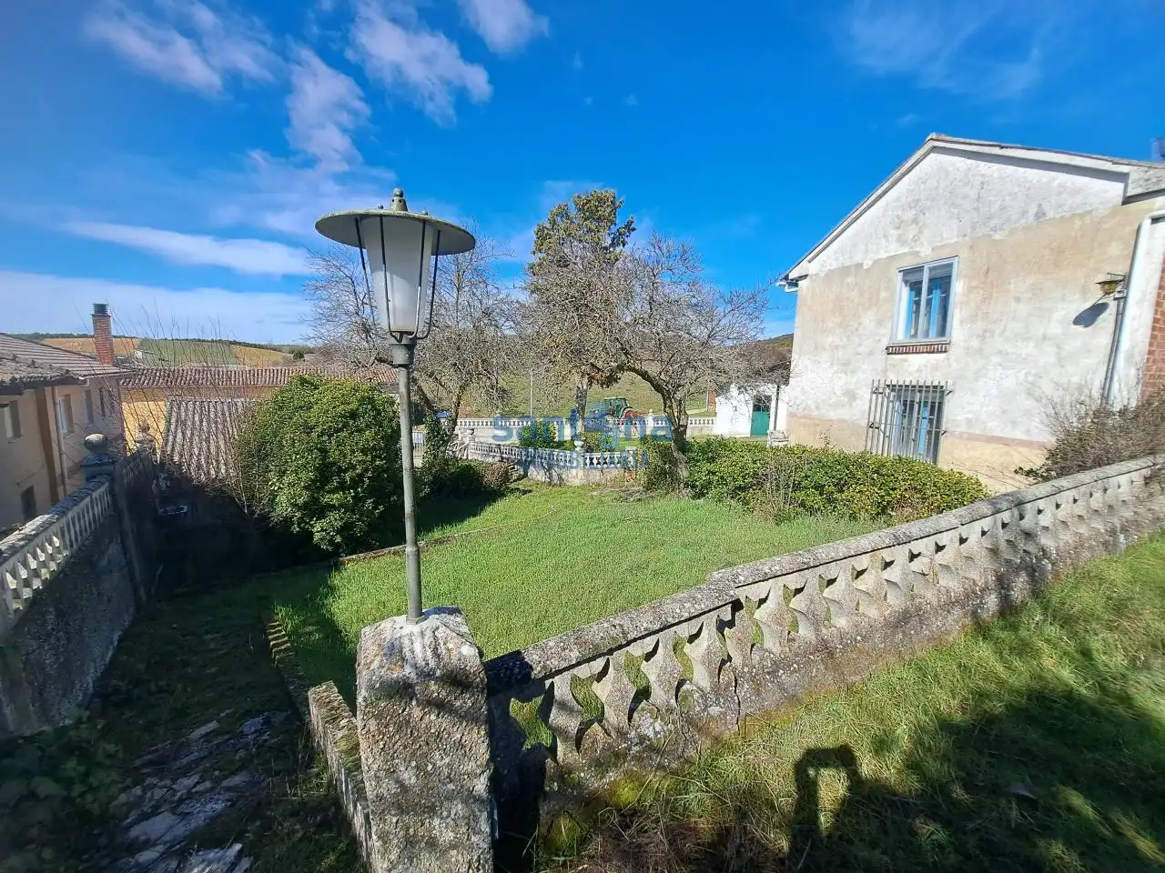 Vista exterior de Casa o xalet en venda en Gradefes amb Calefacció, Jardí privat i Traster