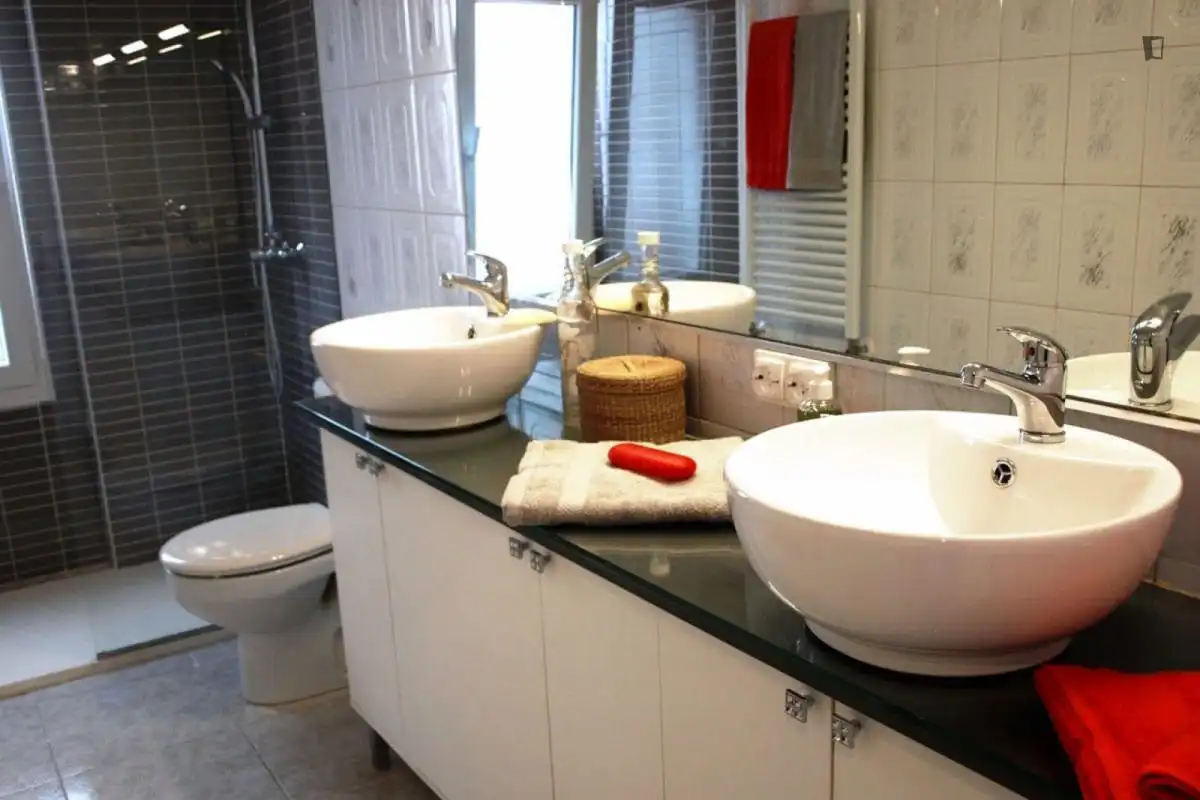 Room in Oviedo , Asturias