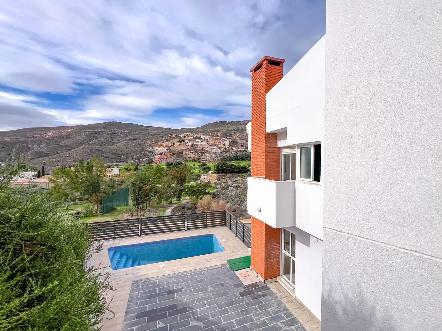 Vista exterior de Casa o chalet en venta en Vícar con Terraza y Piscina comunitaria